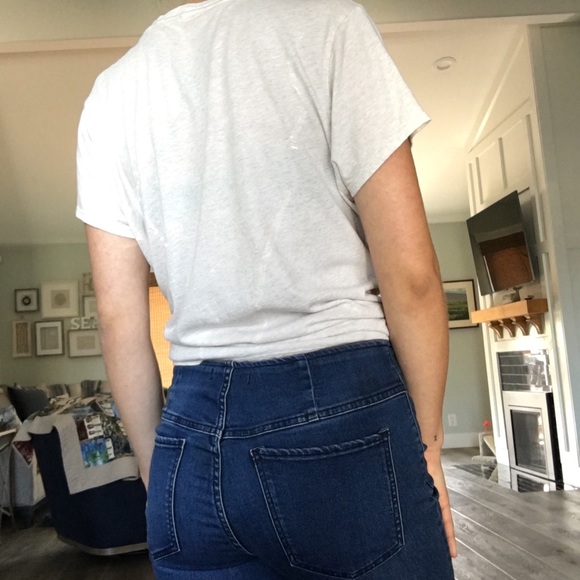 Guess Los Angeles Tee - Picture 3 of 8